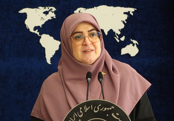 مهاجرانی: دولت برنامه‌ای برای تغییر نرخ بنزین ندارد